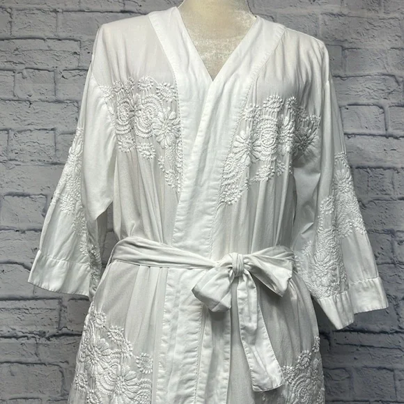 La Cera Embroidered Short Robe - Picture 7 of 11